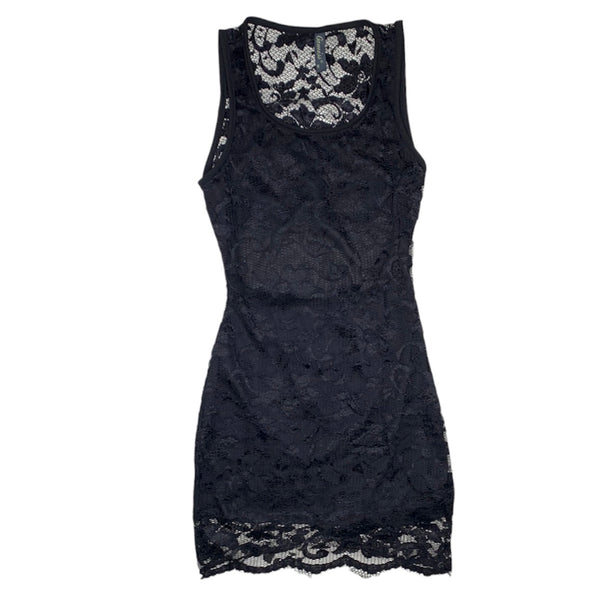 Gamiss Sleeveless Open Back Lace Dress (Black)